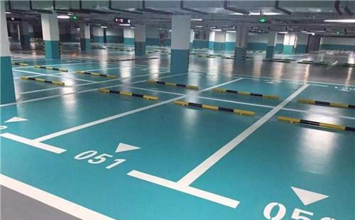 白银白银环氧地坪中涂：构筑坚固地面的关键环节
